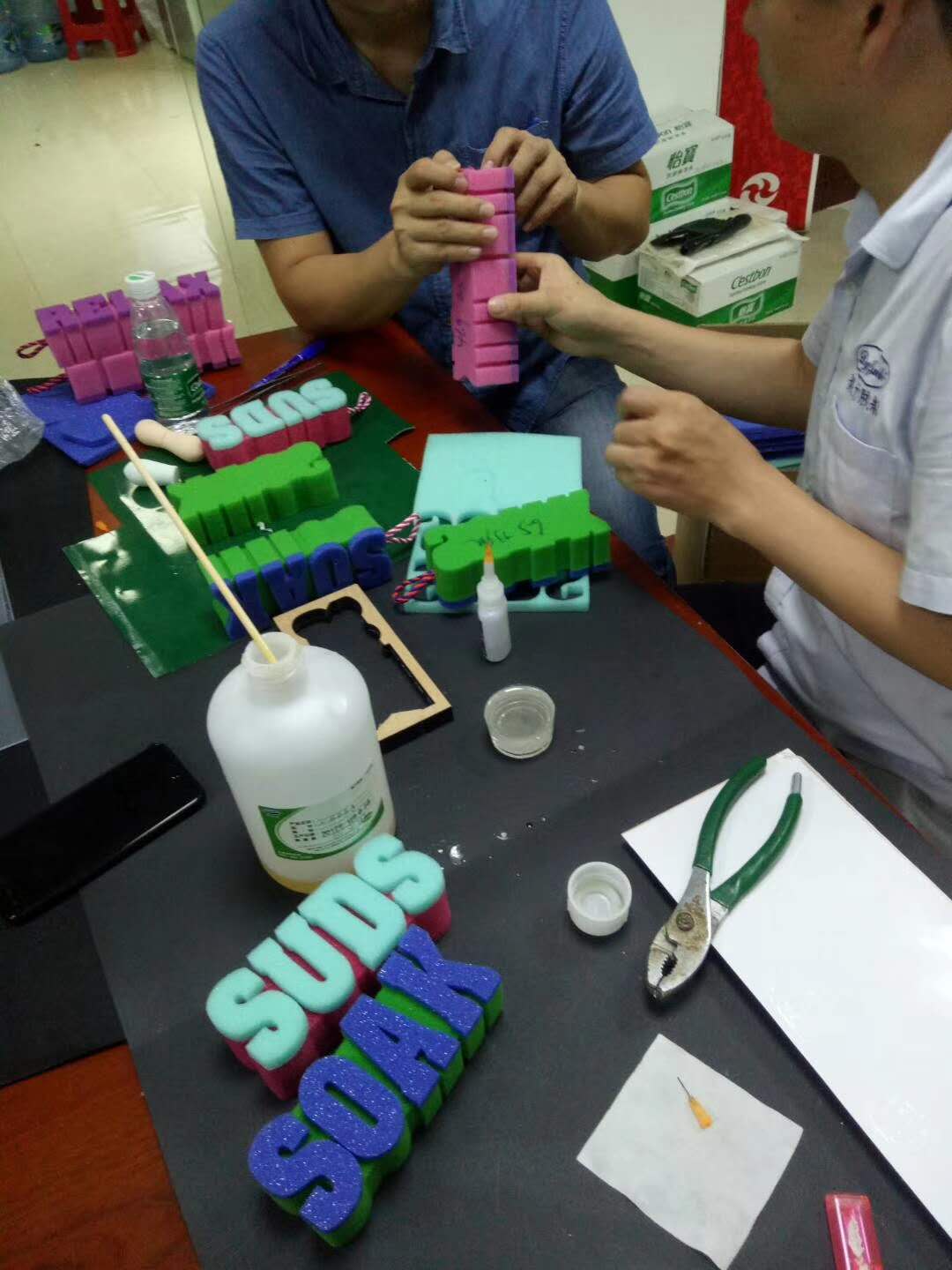 海绵胶水厂家{聚力}严格遵循标准生产出环保健康的海绵粘接胶水 海绵胶水厂家{聚力}严格遵循标准生产出环保健康的海绵粘接胶水