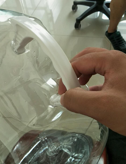 PP粘PET塑料用什么胶水？四川胶水工厂聚力为您解决塑料材质粘接难题