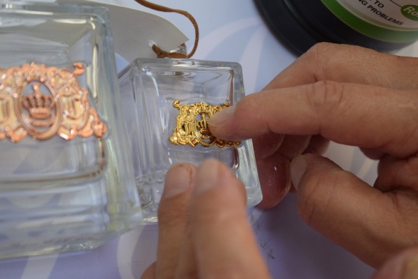 UV无影胶用于玻璃粘金属