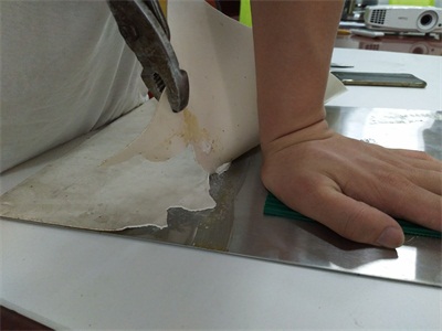 粘铁板和PVC的胶水，用达到破坏PVC而不脱胶强度的PVC粘金属胶水-聚力胶水