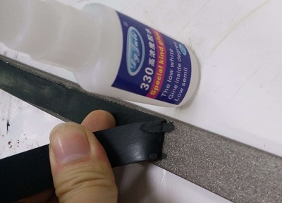 铁与橡胶用什么胶粘？用扯断橡胶不脱胶效果的橡胶粘金属瞬间胶-聚力胶水