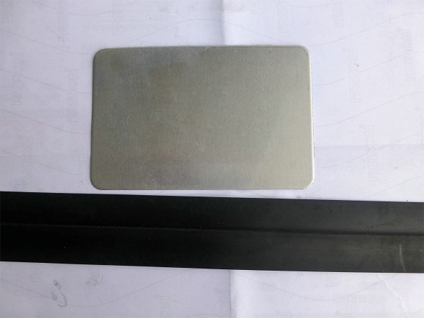 橡胶粘在铁板上，用扯断橡胶不脱胶强度的橡胶粘金属胶水-聚力胶水