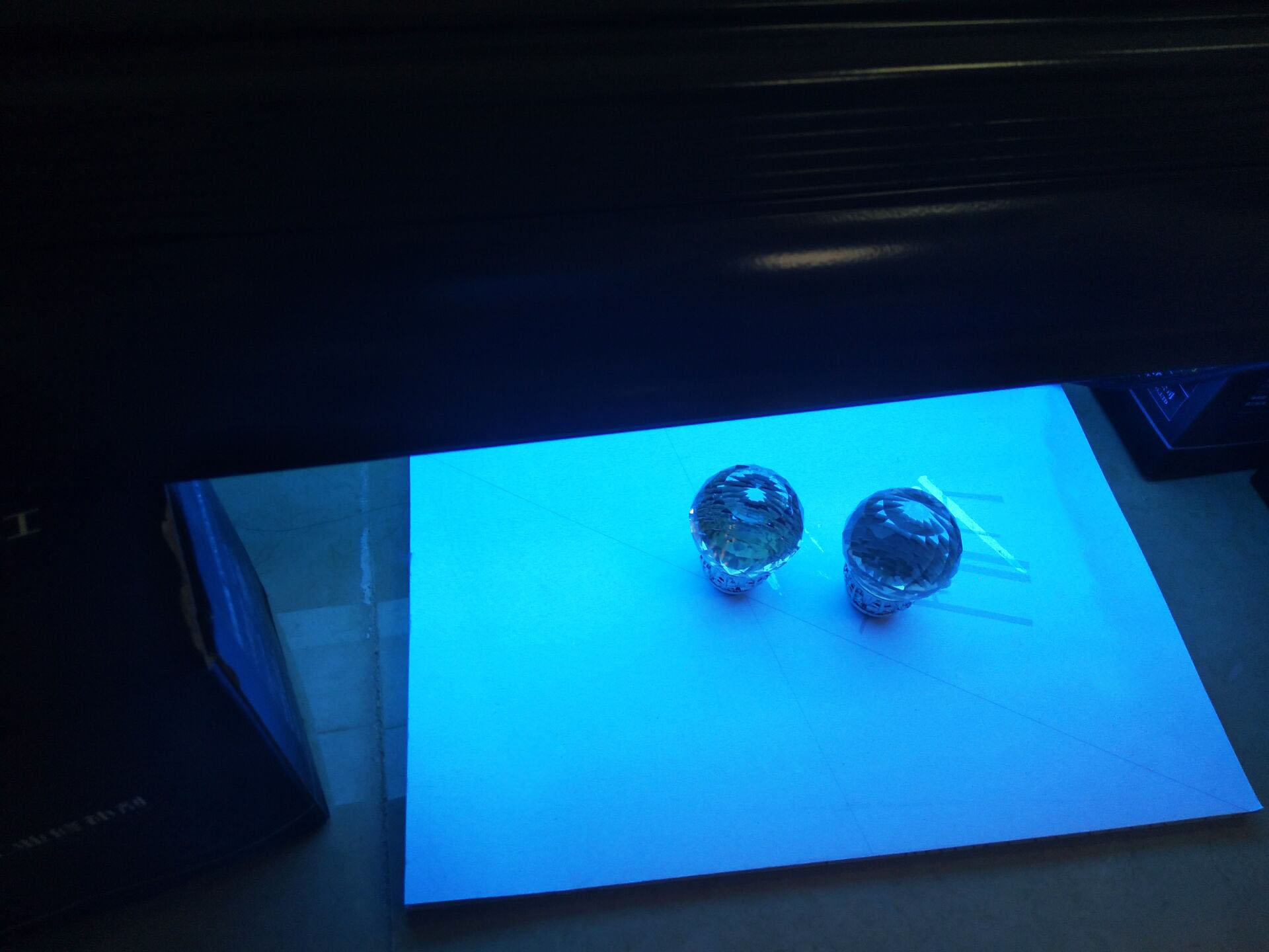 用什么胶水能把玻璃跟金属粘牢 玻璃粘金属UV无影胶 聚力厂家