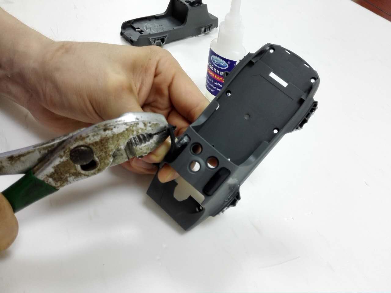 粘尼龙用什么胶水?聚力牌尼龙专用瞬间胶水强度高还不怎么发白 粘尼龙用什么胶水?聚力牌尼龙专用瞬间胶水强度高还不怎么发白