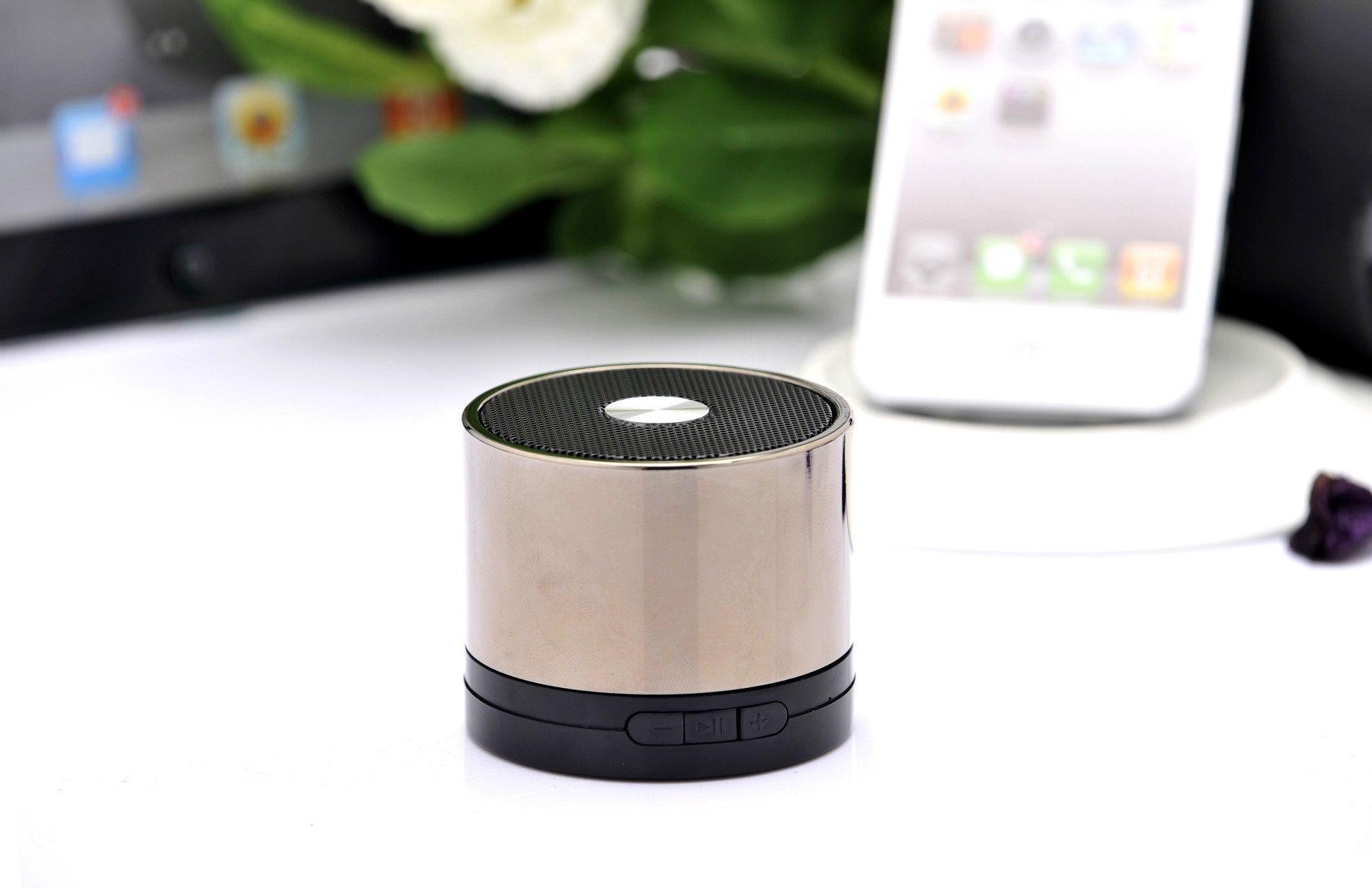 蓝牙音响不小心摔坏了可以用胶水粘接回去吗?要快干的胶水不要有气味 蓝牙音响不小心摔坏了可以用胶水粘接回去吗?要快干的胶水不要有气味