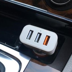 汽车车载充电器用什么能粘得牢?塑料胶水 聚力胶业 汽车车载充电器用什么能粘得牢?塑料胶水 聚力胶业