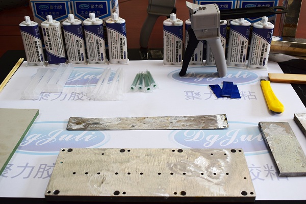 粘铁和不锈钢的胶水