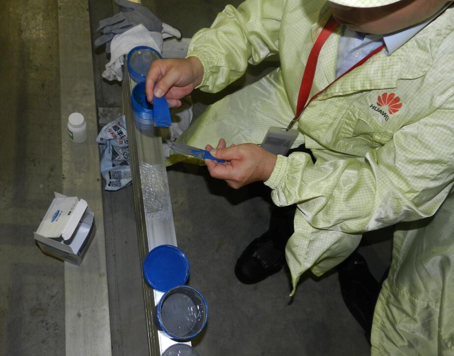 一款能轻松解决不锈钢管焊缝处出现漏水问题的金属修补胶 一款能轻松解决不锈钢管焊缝处出现漏水问题的金属修补胶