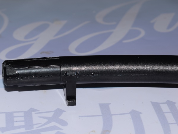 溢胶产生的轻微发白现象