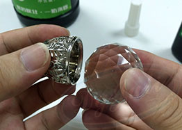 这款胶水粘玻璃跟金属可达到透明无痕快速固化效果