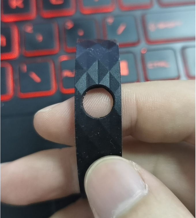 硅胶跟喷漆金属用什么胶粘接？聚力金属快干胶高强度不发白