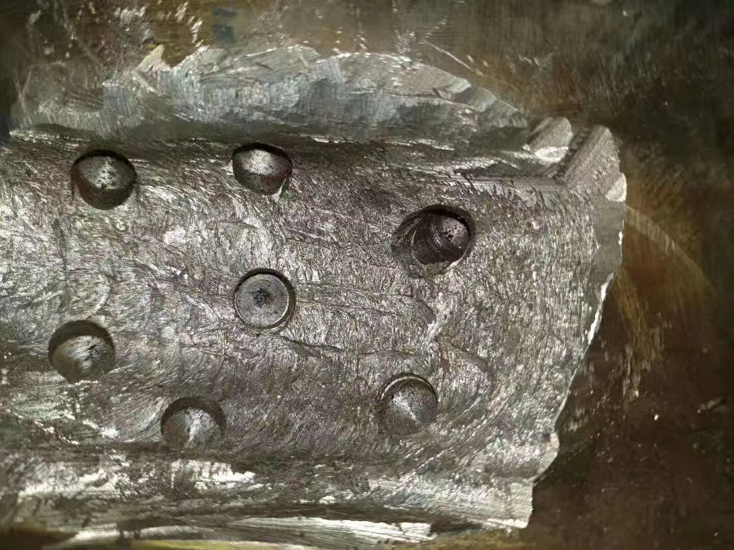 缸体有裂缝用什么胶可修补,高温铸铁修补剂 缸体有裂缝用什么胶可修补,高温铸铁修补剂