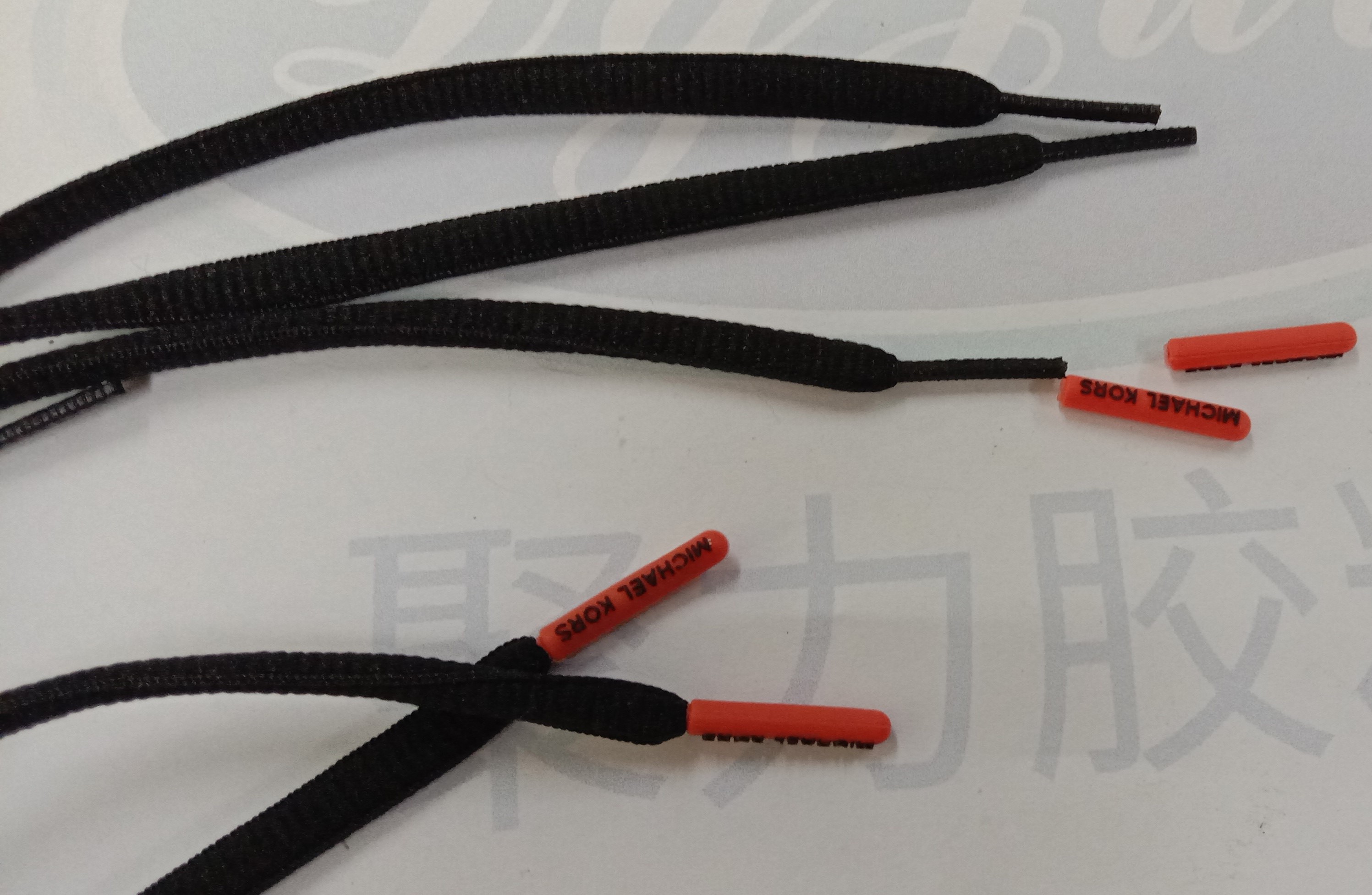 免处理快干胶在服饰配件中的应用-聚力环保胶水