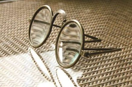 小眼睛,大世界——眼镜用胶案例 小眼睛,大世界——眼镜用胶案例